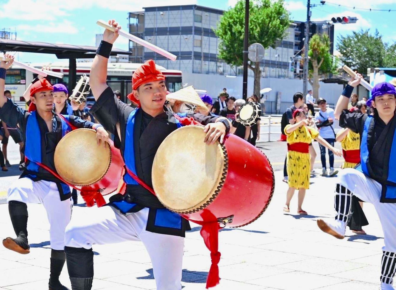 沖縄最大のエイサー祭り開催（写真1）